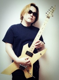 ギター講師の池田剛